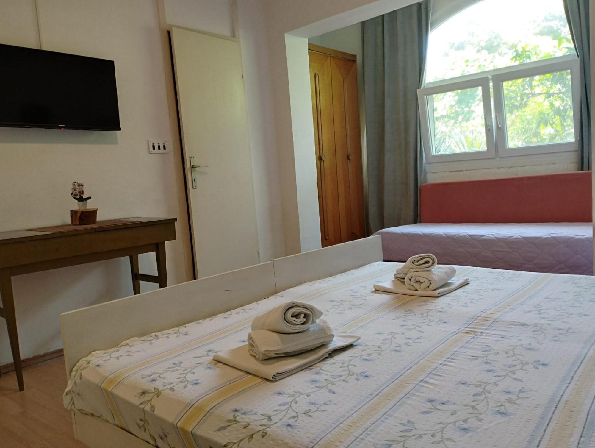 Borovik Guest House Zivogosce Luaran gambar